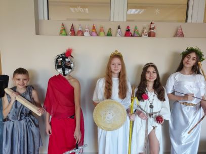 Bogowie i boginie z Olimpu w Wymysłowie 