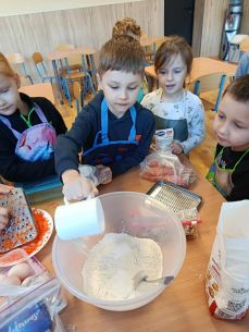 Muffinki marchewkowo - orzechowe w klasie I