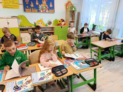 Pasowanie na czytelnika uczniów klasy pierwszej